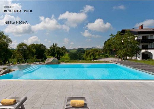 Cómo limpiar el gresite de la piscina