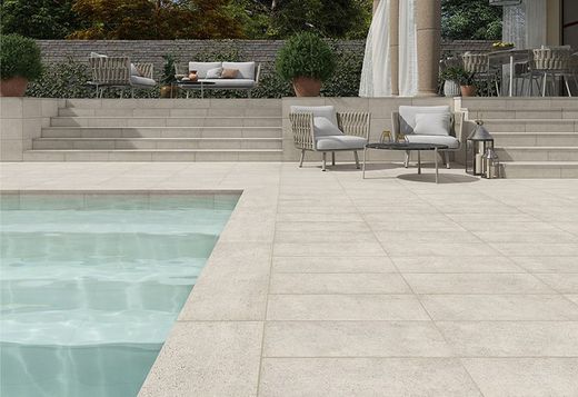 Porcelaine pour piscine