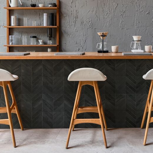 Piastrella adesiva Chevron Marquina 29,03 cm x 22,86 cm The Smarttiles