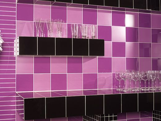Glanzende paarse tegel 20X20 1,00M2 / doos 25 stuks