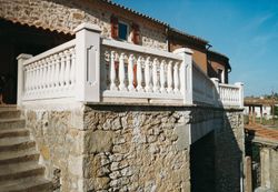 Klasyczna tralka Capri