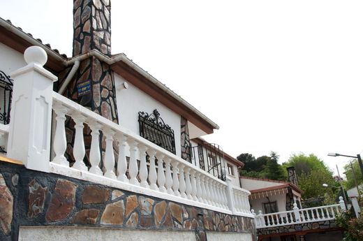 Klasyczna tralka Capri