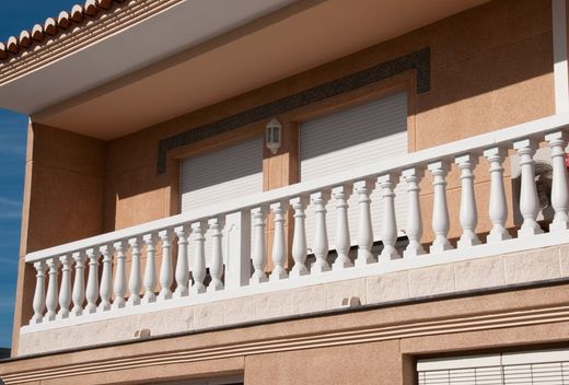 Klasyczna tralka Capri