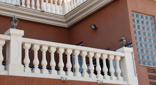 Classic baluster Geneva