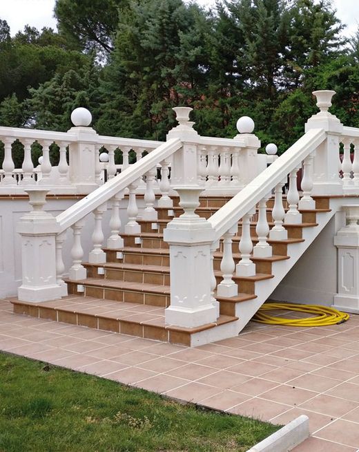 Classic baluster Geneva