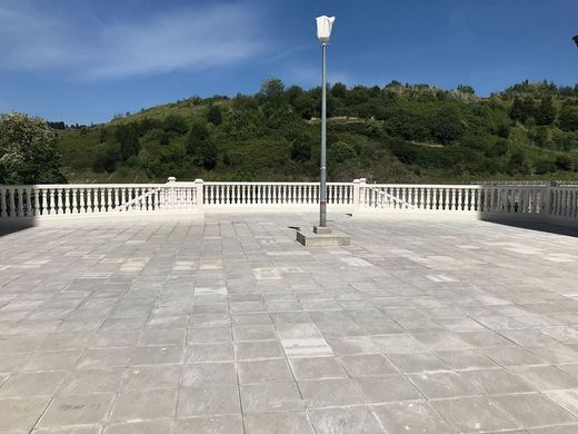 Klasyczna tralka Neapol