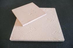 Dom wiejski z białej gliny