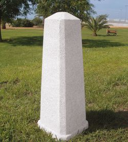 Verniprens Obelisk Poller