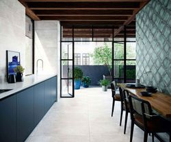 Metallic witte plaat tegeldoos 29,75x99,55cm 1,48m2 Aparici