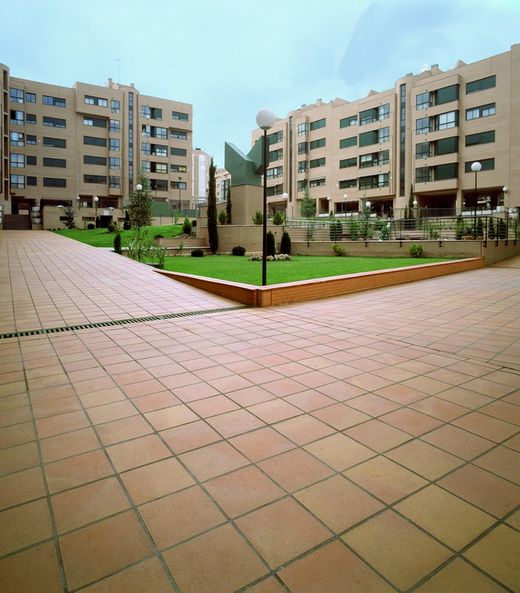 Wytłaczane pudełko z kamionki 31,4x31,4