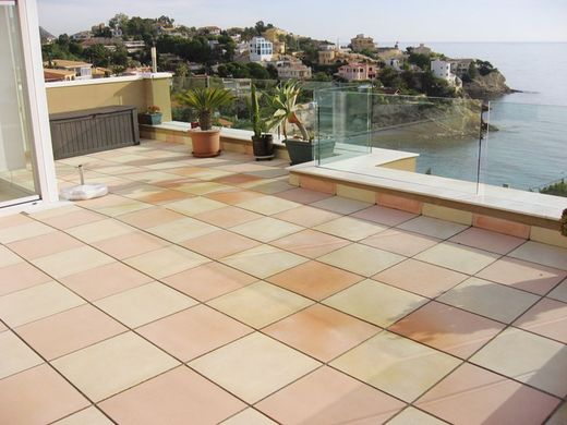 Loja Cream Flooring Box 50x50 4 st 1m2 / Verniprens låda