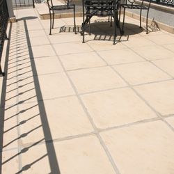 Caja Pavimento Nerja Ambar 2,5 x 50 x 50  4 piezas 1m2/caja Verniprens