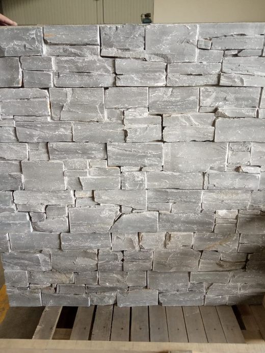 Grå medeltida naturstenslåda 0,33m2 Piedras de Galicia