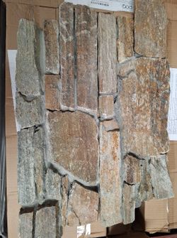Natural Medieval Wild Multicolored Stone Box 0.33m2 Piedras de Galicia
