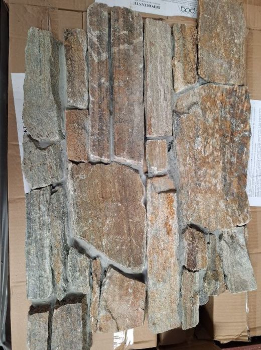 Natural Medieval Wild Multicolored Stone Box 0.33m2 Piedras de Galicia