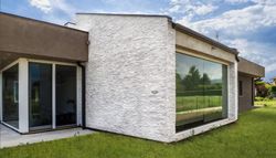 Vormontierte Natursteinbox Polar White Linear 0,48 m2 Piedras de Galicia