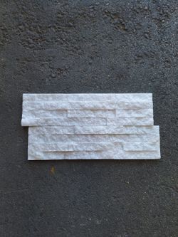 Vormontierte Natursteinbox Polar White Linear 0,48 m2 Piedras de Galicia