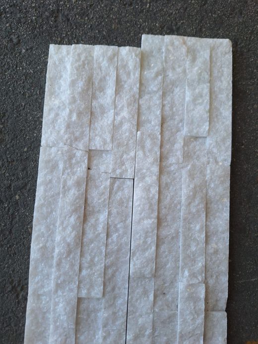 Vormontierte Natursteinbox Polar White Linear 0,48 m2 Piedras de Galicia