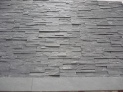 Vormontierte Box aus Naturstein Linear Schwarz 0,48 m2 Piedras de Galicia