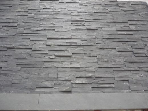 Vormontierte Box aus Naturstein Linear Schwarz 0,48 m2 Piedras de Galicia