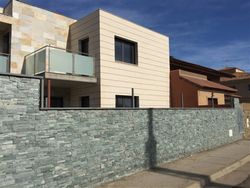 Vormontierte Steinwandbox Eco Grey 0,44 m2 Piedras de Galicia