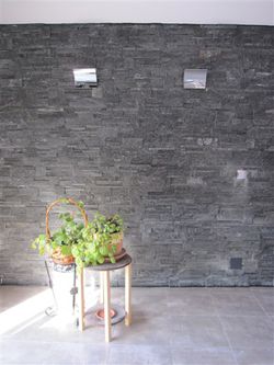 Förmonterad stenlåda Väggmålning Eco Black Polar 0,44m2 Piedras de Galicia