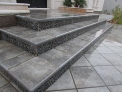 Scatola in porcellana antiscivolo Mytho Steel 33x33 0,66m2/Gres Aragón Box