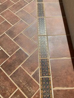 Caixa de Porcelana Mytho Rubino Antiderrapante 33x33 0.66m2/Gres Aragón Caixa