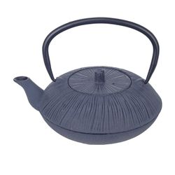 Cocina Tetera 0,8l Medidas: 8 cm x 15,5 cm x 19 cm  Material: Hierro Colado Peso neto: 1.290 grs.