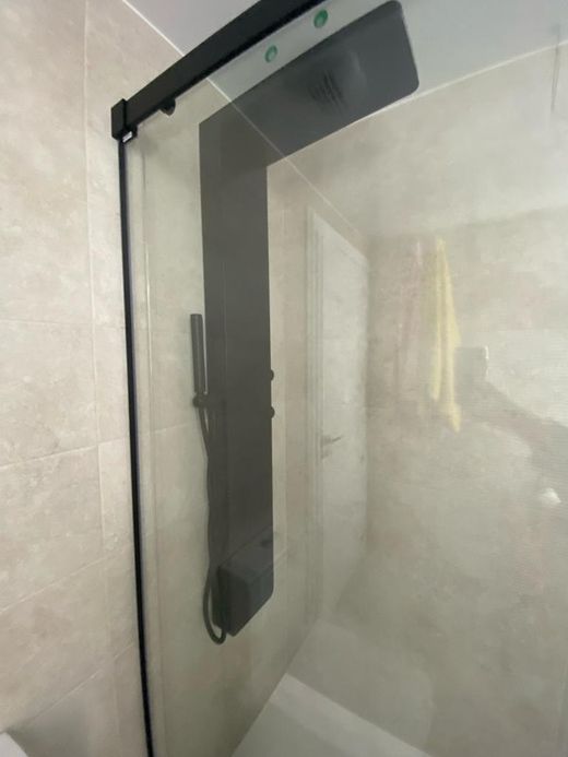 Columna de ducha grifería progresiva Carey Negro mate Aquassent