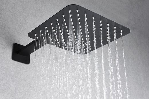 Svart Madeira inbyggd duschapparat. Imex