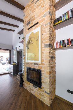 Προεξέχουσα Γωνία Berna Nuez