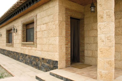 Cantonada sortint Mares Tosca Verniprens