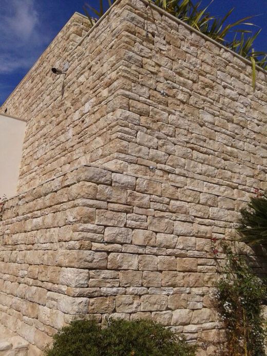 Piemonte Aneto utskjutande hörn