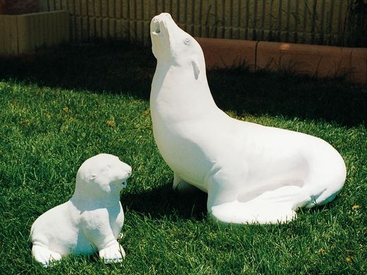 Manu Verniprens Seal Fountain