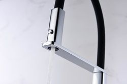 Grifería de cocina caño alto extraíble Menorca acabado cromado-negro Ref.GCE019 Imex