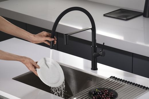 Robinet de lavabo Sena noir bec flexible orientable Réf.GCE022/NG Imex