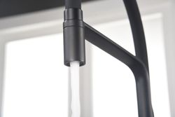 Robinet de lavabo Sena noir bec flexible orientable Réf.GCE022/NG Imex