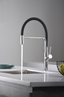 Bateria zlewozmywakowa Sena czarna + chrom z elastyczną obrotową wylewką Nr ref.