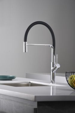 Bateria zlewozmywakowa Sena czarna + chrom z elastyczną obrotową wylewką Nr ref.