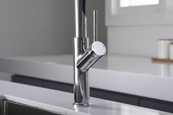 Bateria zlewozmywakowa Sena czarna + chrom z elastyczną obrotową wylewką Nr ref.