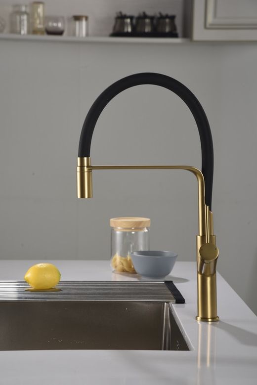 Robinet lavabo Sena noir + or brossé avec bec flexible orientable Réf.GCE022/OC Imex
