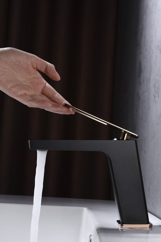 Imex Sweden zwartgouden wastafelkraan