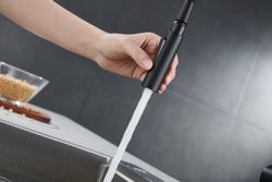 Μαύρη βρύση κουζίνας Berna με πτυσσόμενο στόμιο Ref GCE026/NG Imex