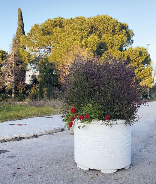 Jardinera Mauricio antivandálico circular Verniprens