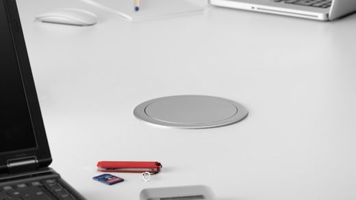 Lift socket outlet aluminum finish
