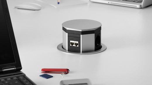 Lift socket outlet aluminum finish