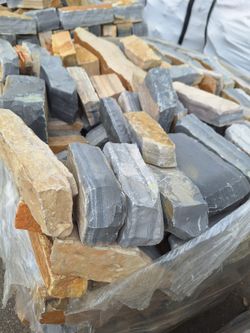 Pall oregelbunden sten brun och svart murverk Piedras de Galicia