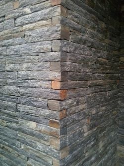 Palette Unregelmäßiges Steinmauerwerk Schwarz Anthrazit Piedras de Galicia