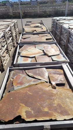 Oregelbunden natursten Pall Fire Red